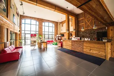 غرفة مع شرفة في Zalesie Mazury Active Spa - راحة مريحة